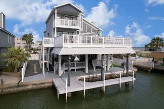 406 Tahiti Road, Tiki Island, TX 77554