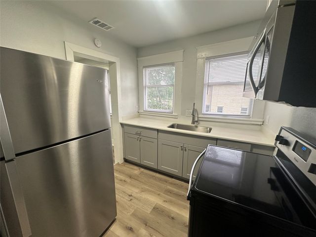 819 N Marsalis Avenue D, Dallas, TX 75203