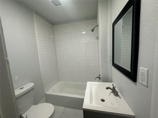 819 N Marsalis Avenue D, Dallas, TX 75203