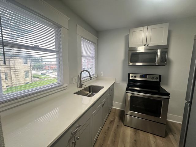 819 N Marsalis Avenue D, Dallas, TX 75203