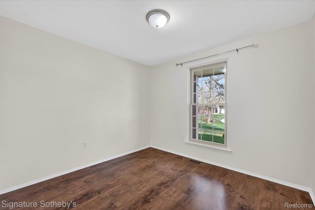 1445 Dover Hill N, Walled Lake, MI 48390