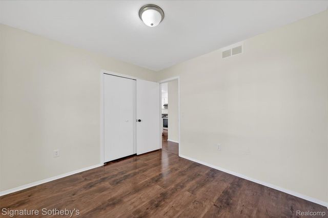 1445 Dover Hill N, Walled Lake, MI 48390