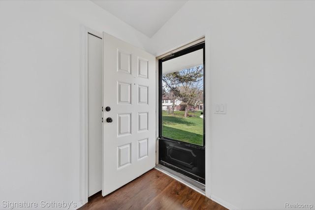 1445 Dover Hill N, Walled Lake, MI 48390