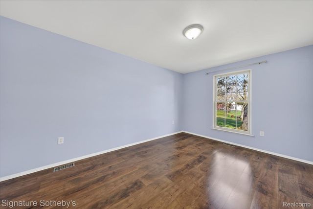 1445 Dover Hill N, Walled Lake, MI 48390