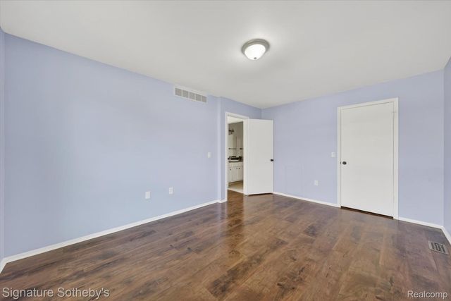1445 Dover Hill N, Walled Lake, MI 48390