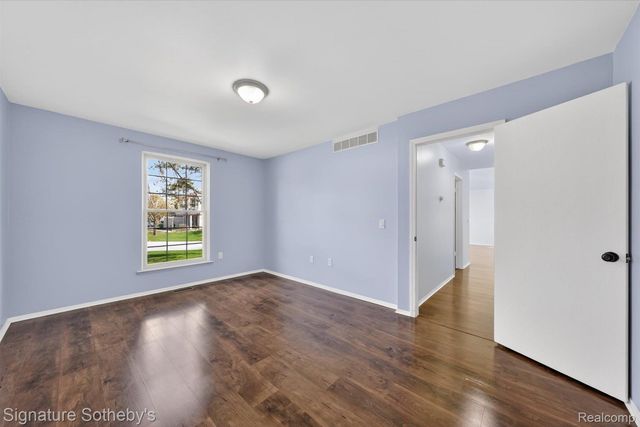 1445 Dover Hill N, Walled Lake, MI 48390