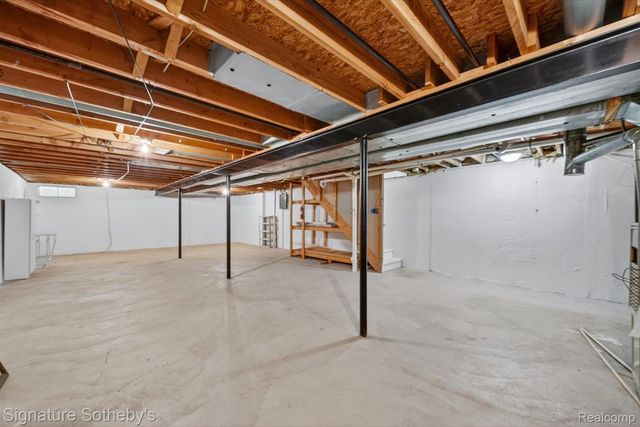 1445 Dover Hill N, Walled Lake, MI 48390