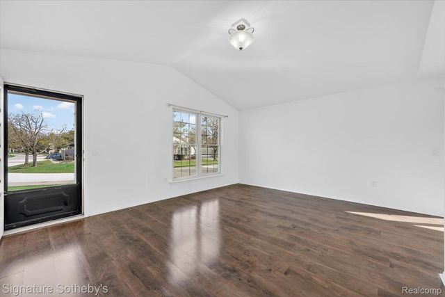 1445 Dover Hill N, Walled Lake, MI 48390