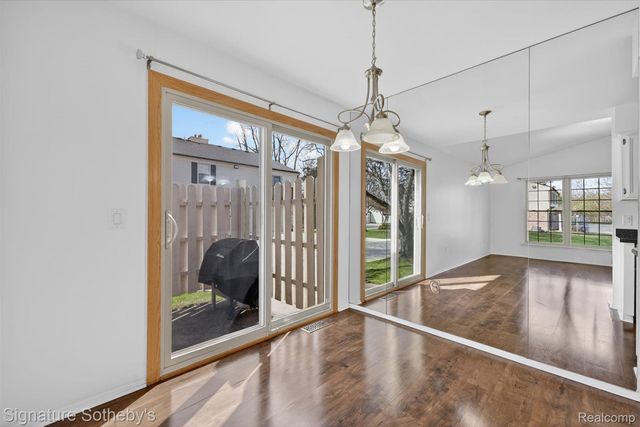 1445 Dover Hill N, Walled Lake, MI 48390