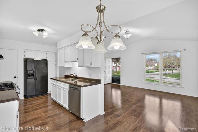 1445 Dover Hill N, Walled Lake, MI 48390