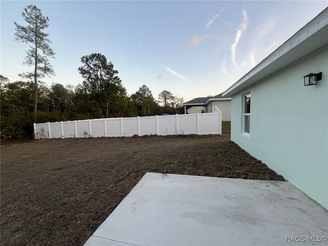 35 Sequoia Trail, Ocklawaha, FL 32179