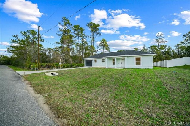 35 Sequoia Trail, Ocklawaha, FL 32179