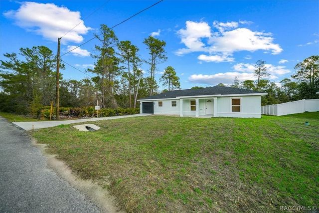 35 Sequoia Trail, Ocklawaha, FL 32179