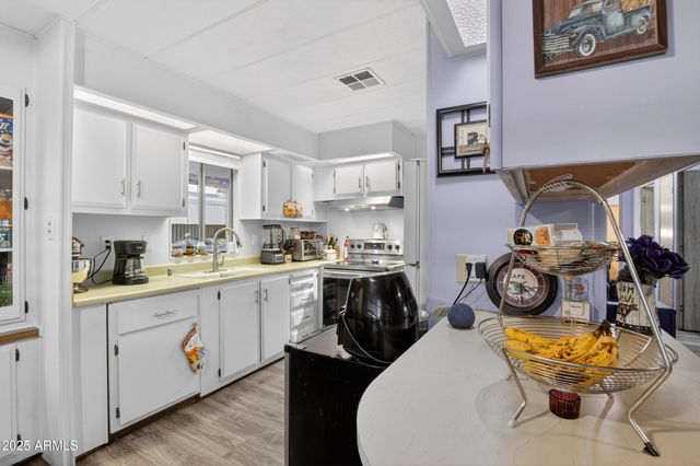 7300 N 51ST Avenue G142, Glendale, AZ 85301