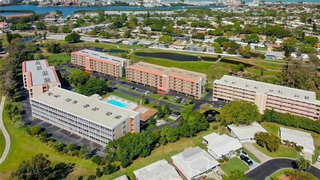 9450 HARBOR GREENS WAY 301, Seminole, FL 33776