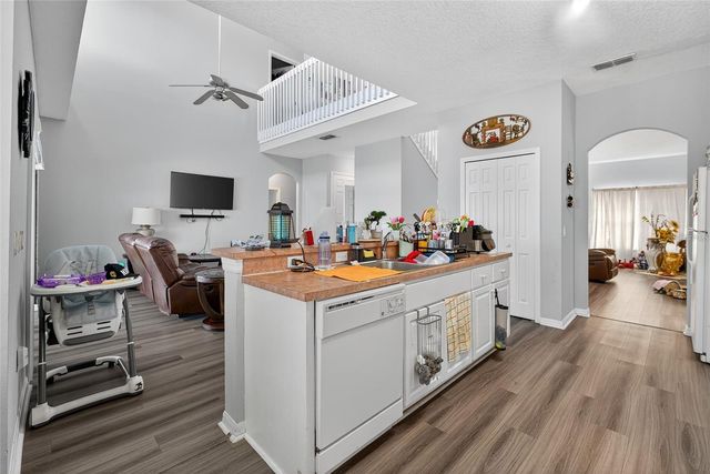 1202 CUMBRIAN LAKES COURT, Kissimmee, FL 34746
