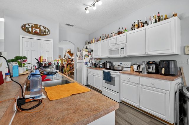 1202 CUMBRIAN LAKES COURT, Kissimmee, FL 34746