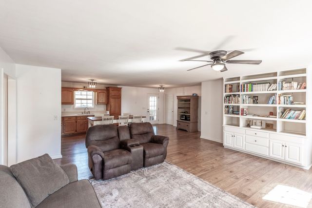 531 Governor Hall Rd, Castalian Springs, TN 37031