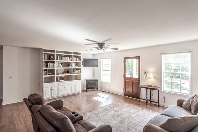 531 Governor Hall Rd, Castalian Springs, TN 37031