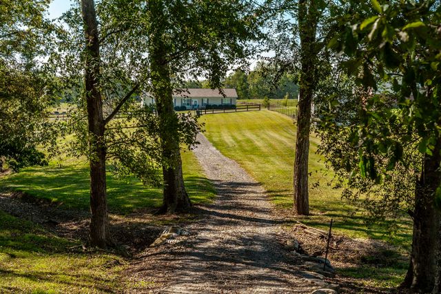 531 Governor Hall Rd, Castalian Springs, TN 37031