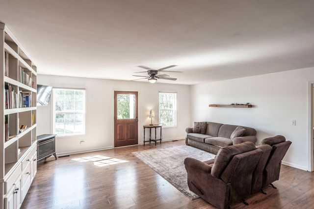 531 Governor Hall Rd, Castalian Springs, TN 37031