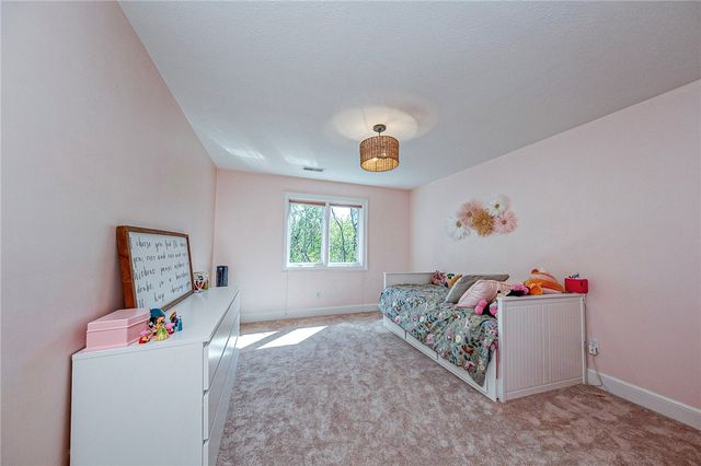217 Pine Grove Ct, Marshall, PA 15005