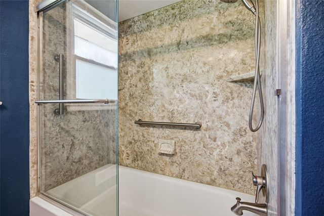 2906 Russell Drive NE, Cedar Rapids, IA 52402