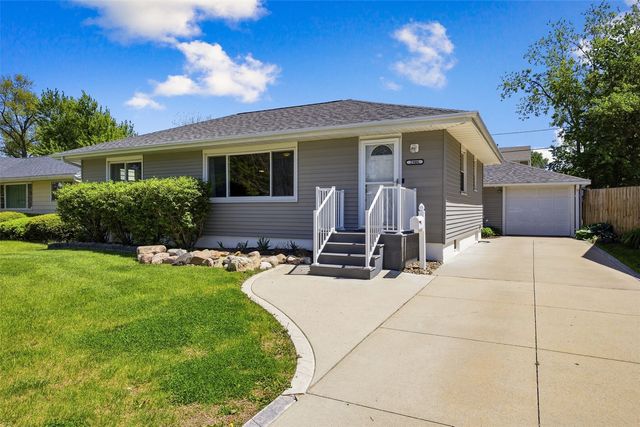 2906 Russell Drive NE, Cedar Rapids, IA 52402
