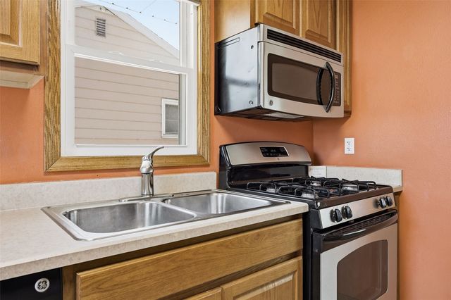 2906 Russell Drive NE, Cedar Rapids, IA 52402