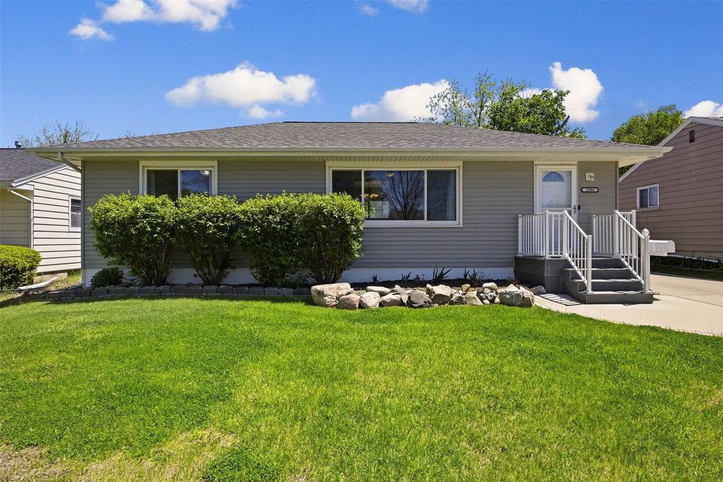 2906 Russell Drive NE, Cedar Rapids, IA 52402