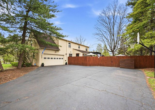 2808 E Broad Street, Bexley, OH 43209