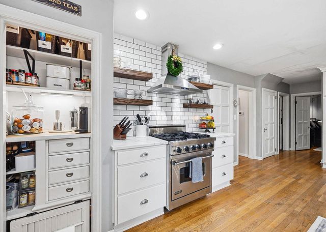 2808 E Broad Street, Bexley, OH 43209