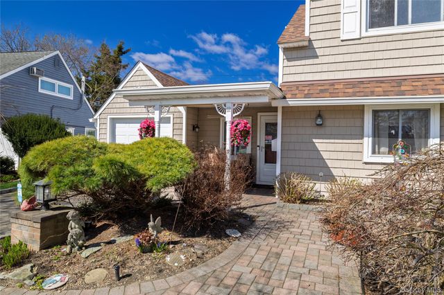 12 Link Lane, Hicksville, NY 11801