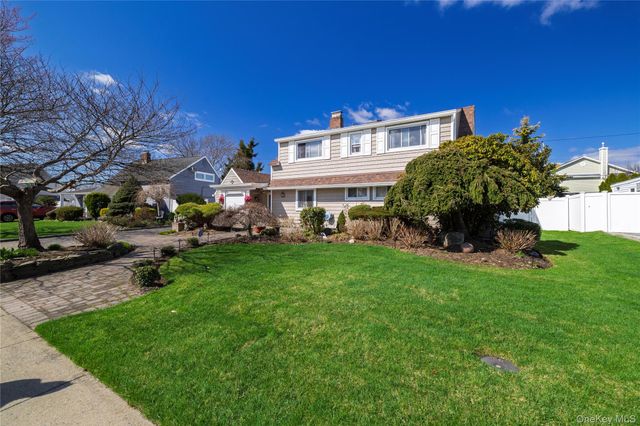 12 Link Lane, Hicksville, NY 11801