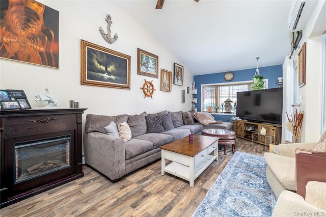 12 Link Lane, Hicksville, NY 11801