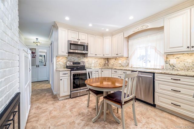 12 Link Lane, Hicksville, NY 11801