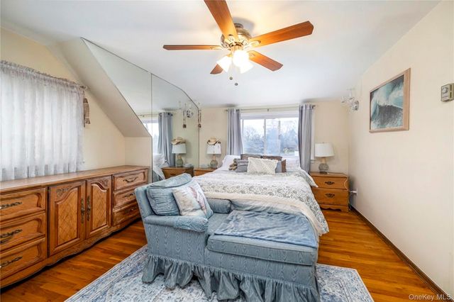 12 Link Lane, Hicksville, NY 11801