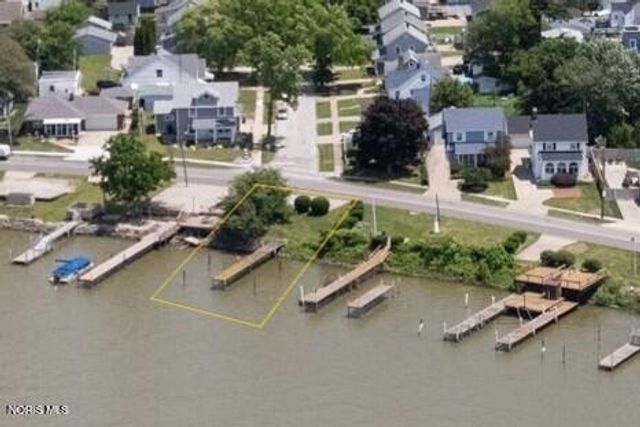 5020 Ottawa River Road, Toledo, OH 43611