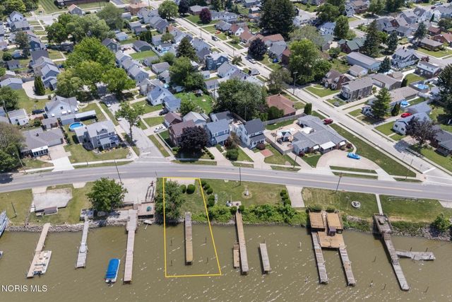 5020 Ottawa River Road, Toledo, OH 43611