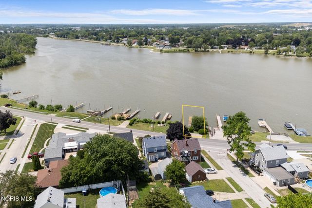 5020 Ottawa River Road, Toledo, OH 43611