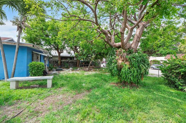 2476 NW 15th Street, Miami, FL 33125