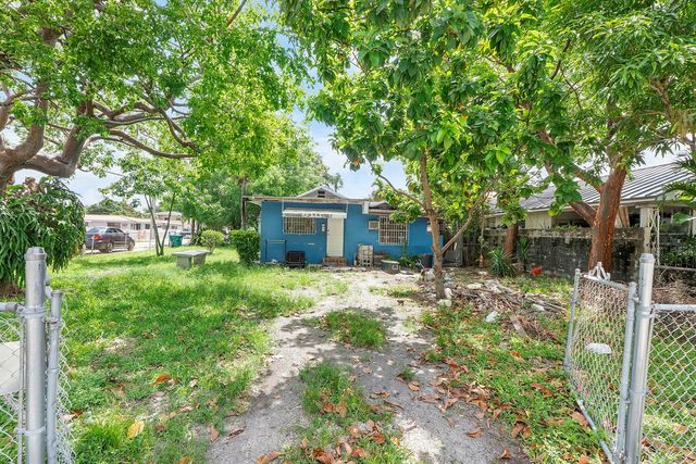 2476 NW 15th Street, Miami, FL 33125