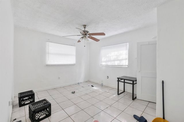 2476 NW 15th Street, Miami, FL 33125