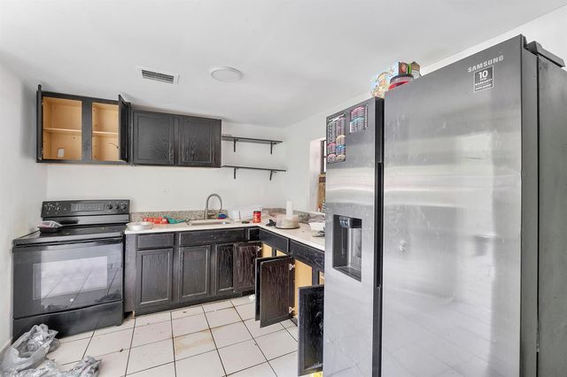 2476 NW 15th Street, Miami, FL 33125