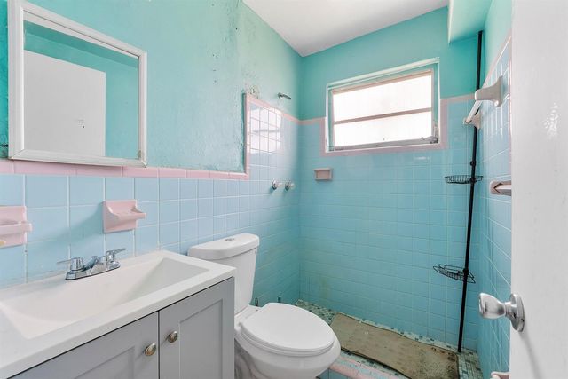 2476 NW 15th Street, Miami, FL 33125