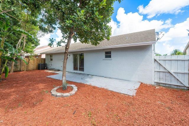 5213 Blueberry Hill Avenue, Lake Worth, FL 33463