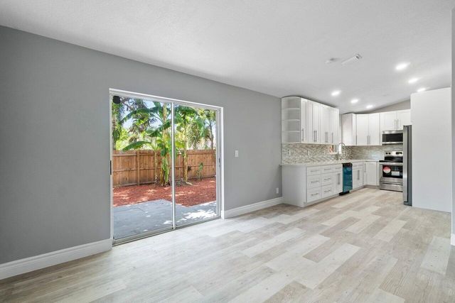 5213 Blueberry Hill Avenue, Lake Worth, FL 33463