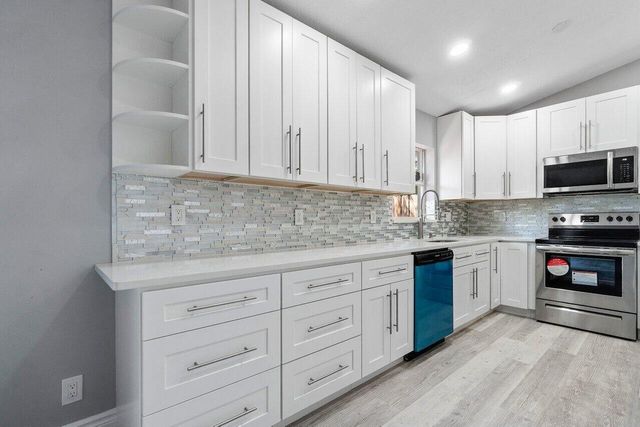 5213 Blueberry Hill Avenue, Lake Worth, FL 33463