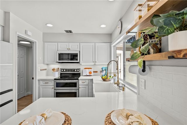16624 Nearview, Canyon Country, CA 91387