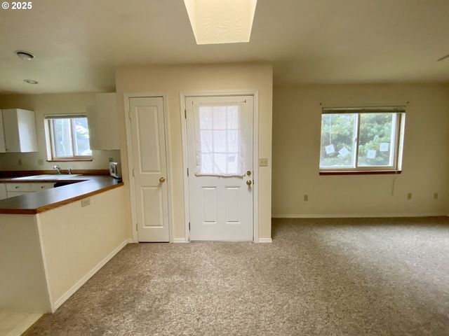 405 S WAHANNA Rd, Seaside, OR 97138